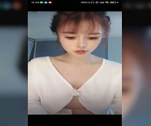 슈퍼 인터넷 연예인을 둔 달달한 소녀, 완벽한 자태로 모델 포즈와 포즈를 취해 극강의 허세 3점을 뽐낸